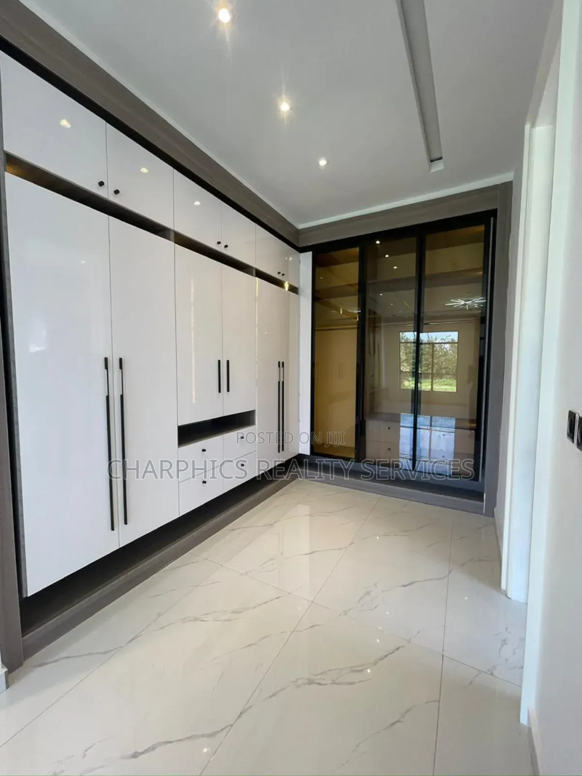 5bdrm Duplex in Ikota for sale