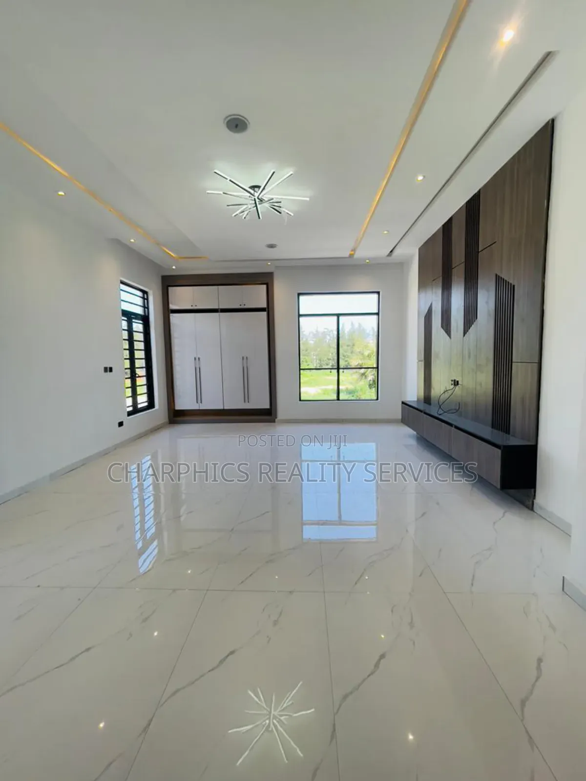 5bdrm Duplex in Ikota for sale