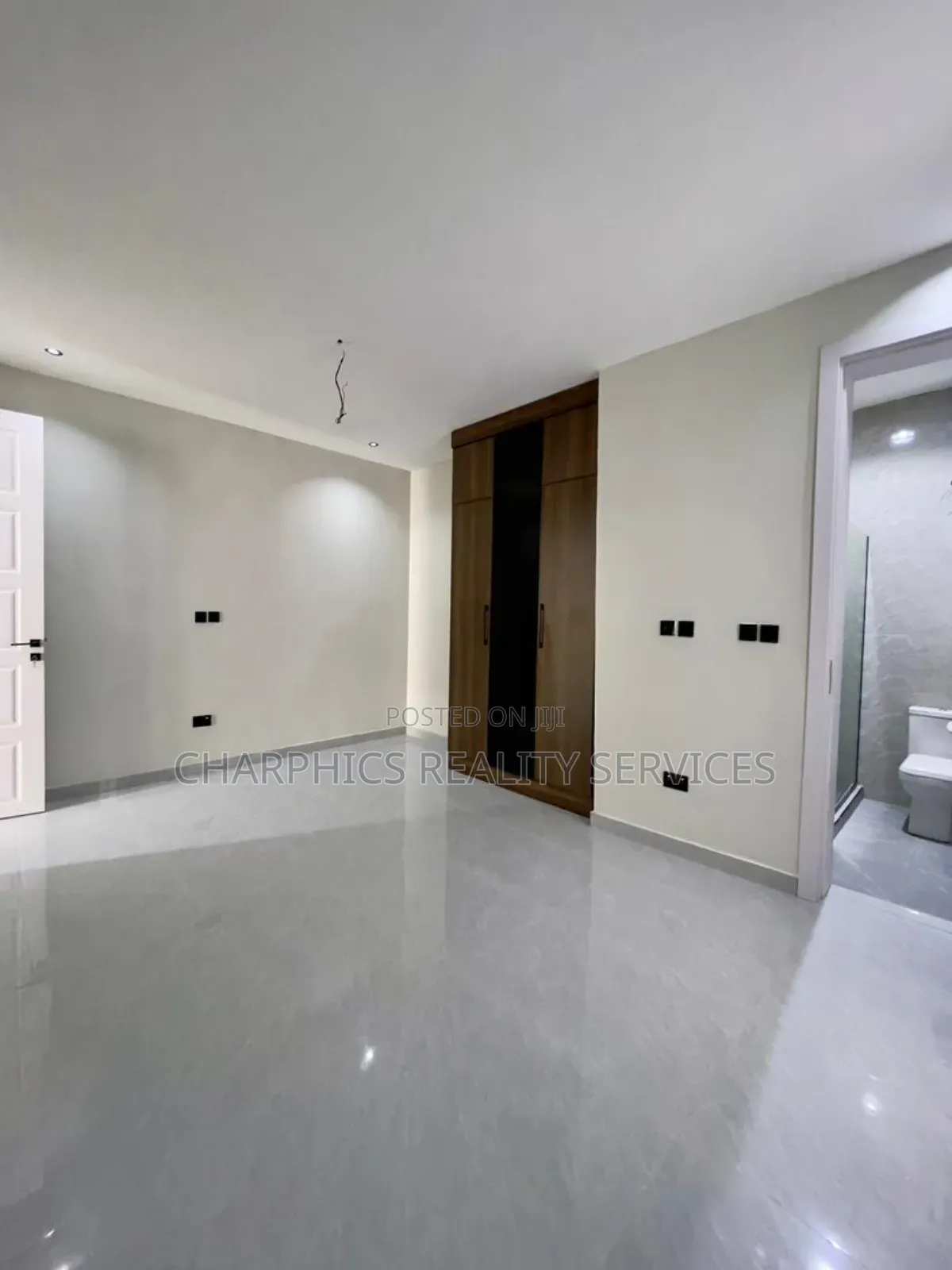 5bdrm Duplex in Lekki Phase 2 for sale