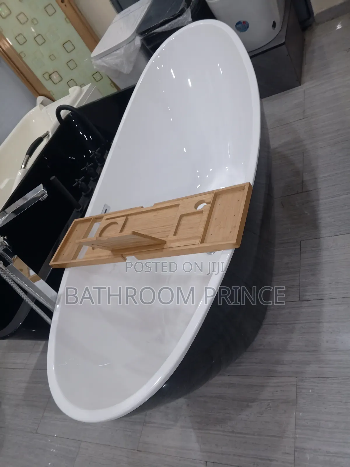 Executive Canoe Bathtub With Glasscup Stand