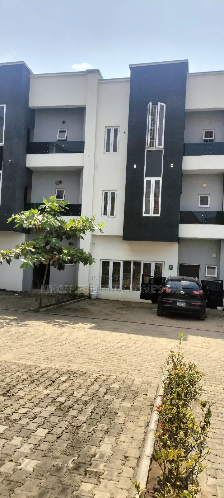 4bdrm Townhouse/Terrace in Samubil Estate, Kado for sale