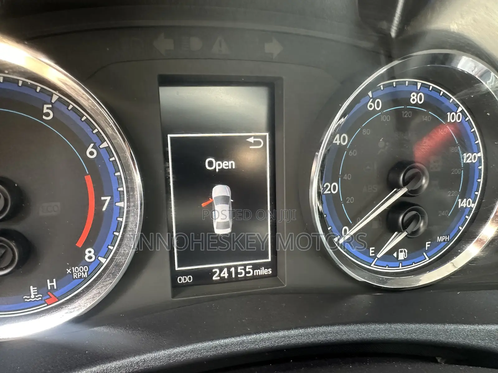 Toyota Corolla LE (1.8L 4cyl 2A) 2018 Silver