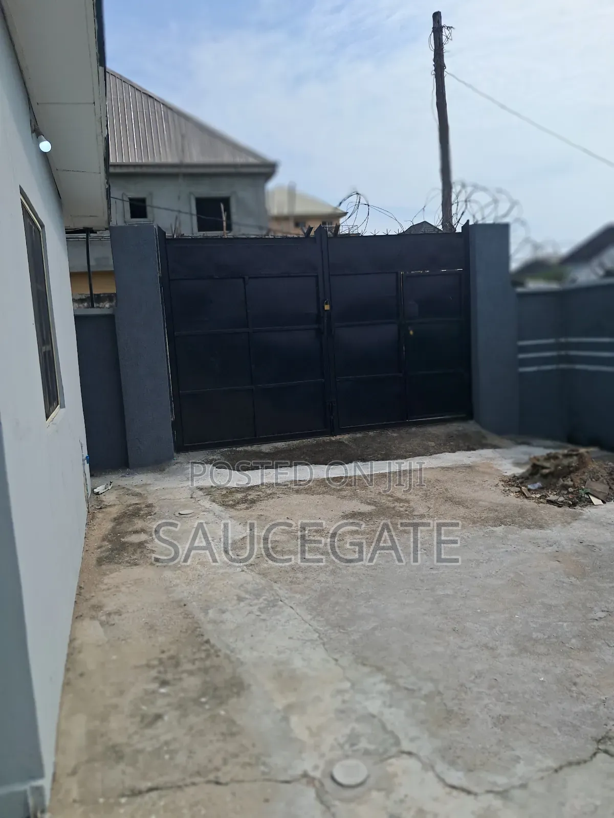 1bdrm Apartment in Olasulonye Ijegun, Satellite Town for rent