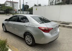 Toyota Corolla LE (1.8L 4cyl 2A) 2018 Silver