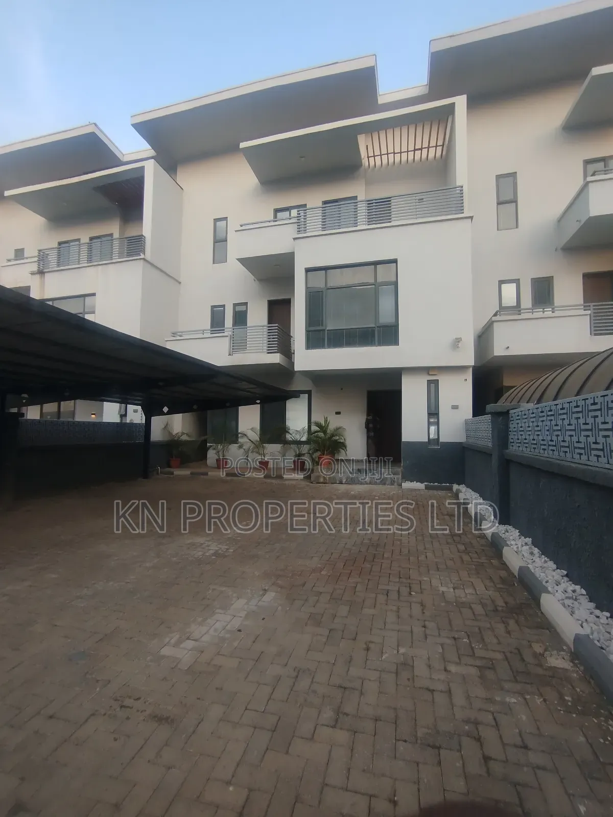 4bdrm Townhouse / Terrace in Gusape, Guzape District for rent