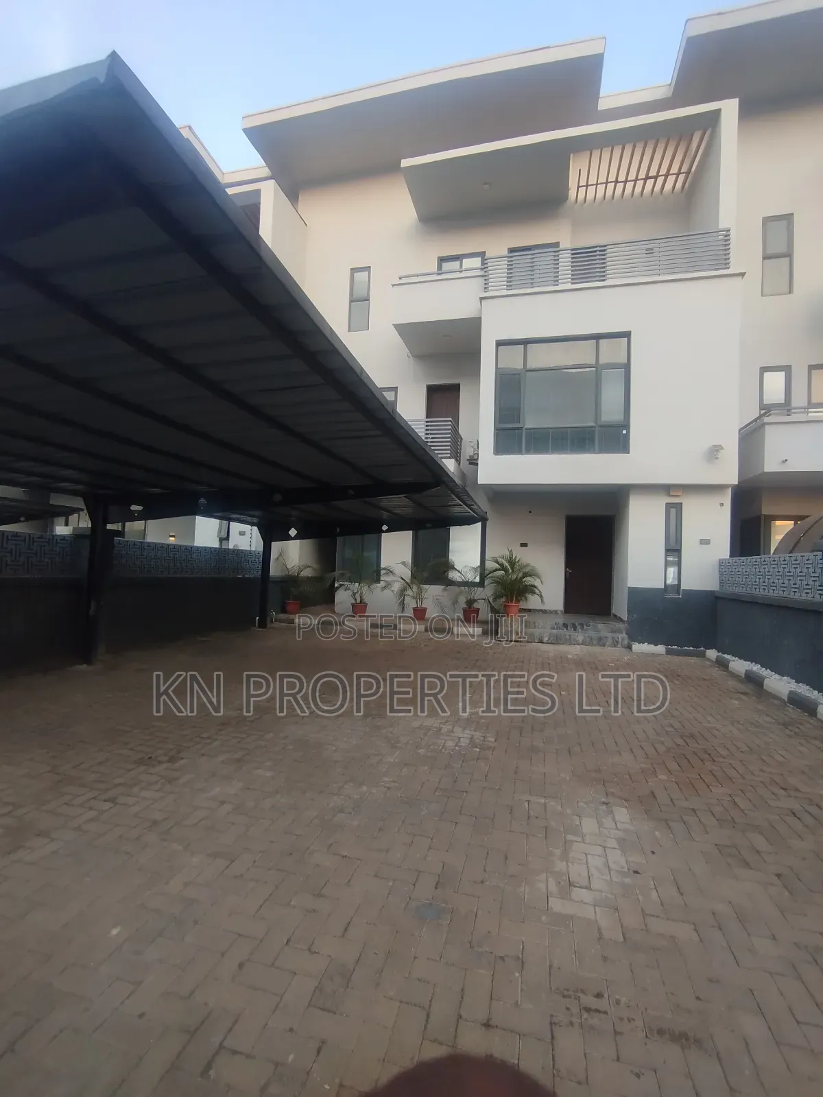 4bdrm Townhouse / Terrace in Gusape, Guzape District for rent
