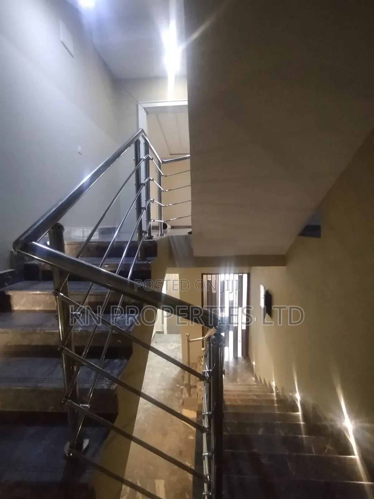 4bdrm Townhouse / Terrace in Gusape, Guzape District for rent
