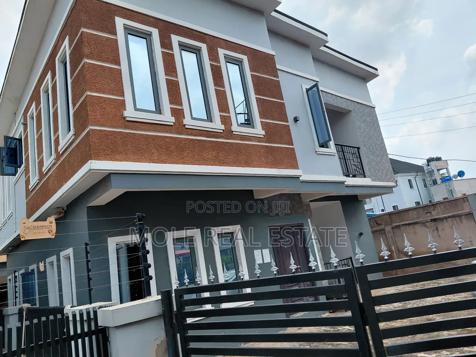 Furnished 3bdrm Block of Flats in New Castle Estate, Ipaja Road