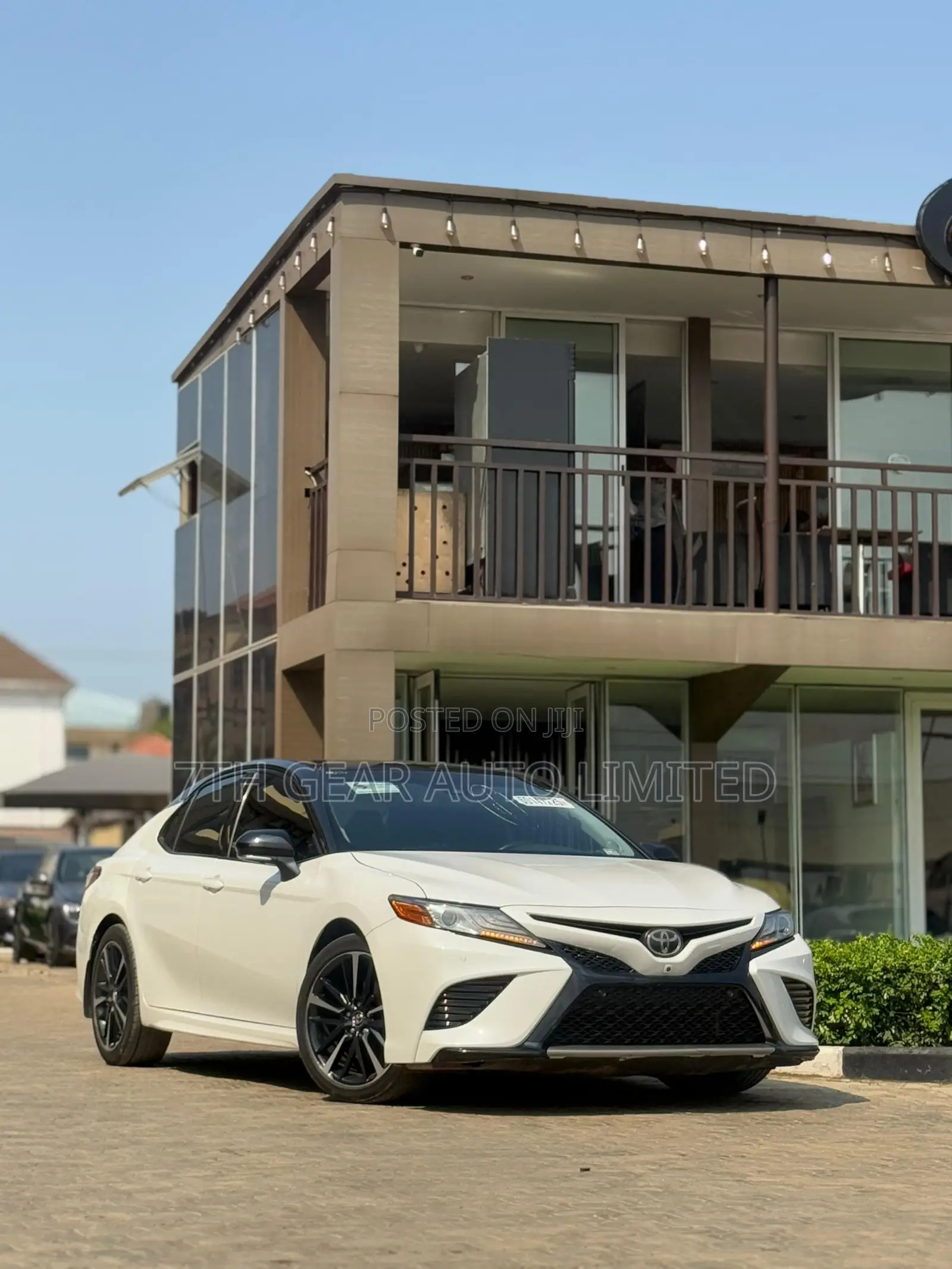 Toyota Camry XSE FWD (2.5L 4cyl 8AM) 2018 White