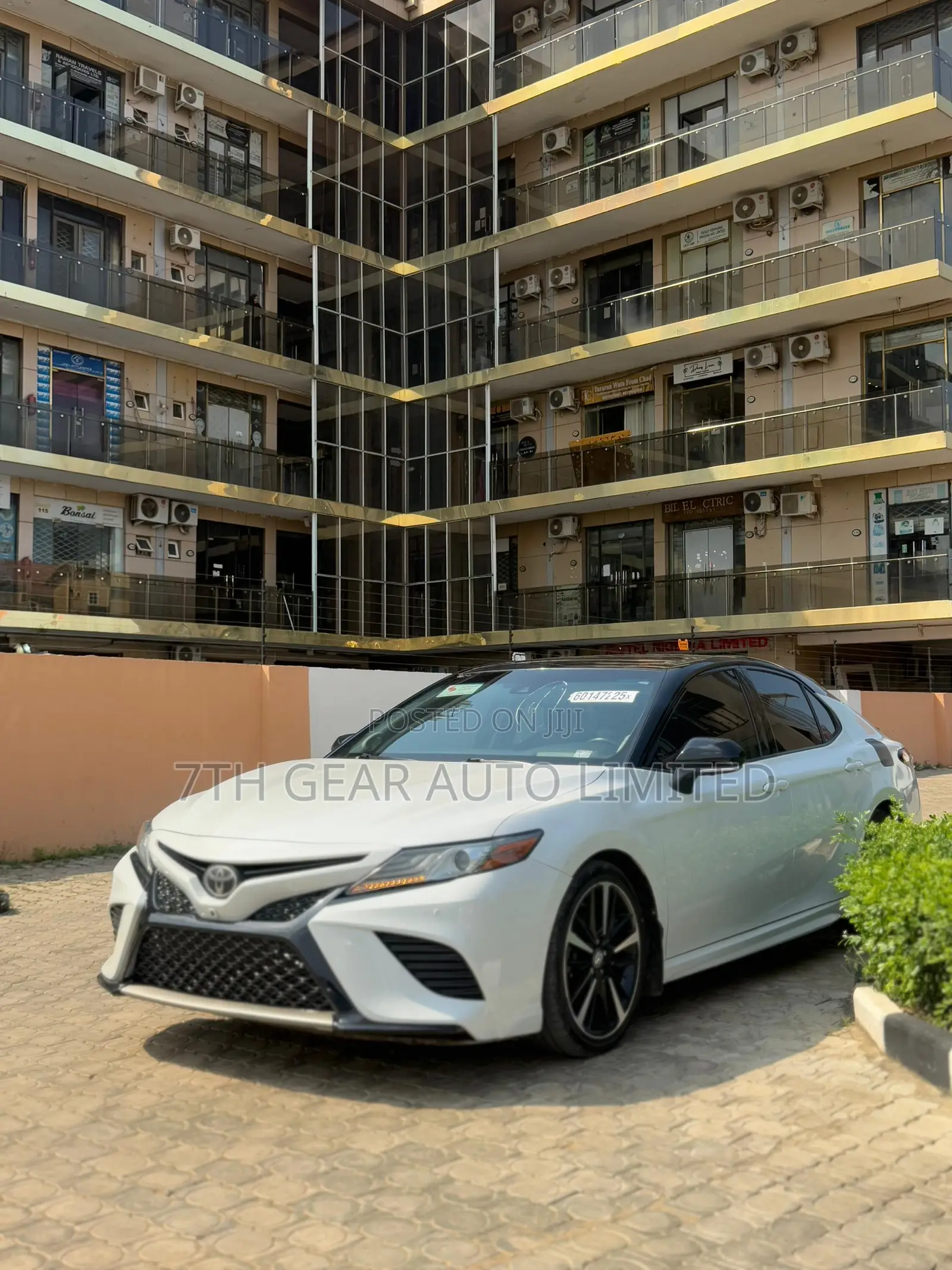 Toyota Camry XSE FWD (2.5L 4cyl 8AM) 2018 White