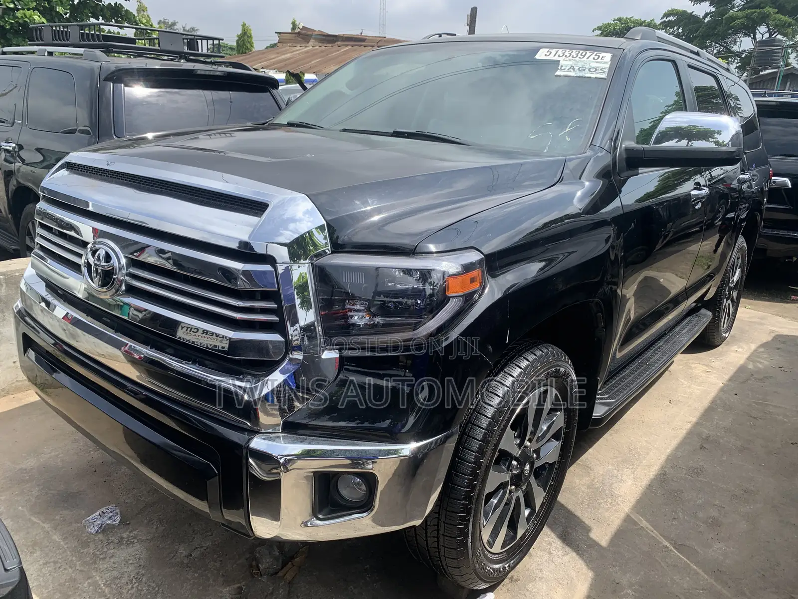 Toyota Sequoia Platinum 4dr SUV 4WD (5.7L 8cyl 6A) 2017 Black