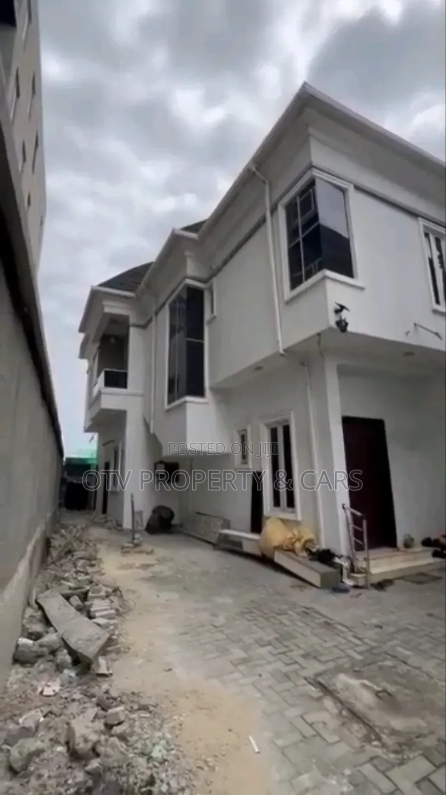 5 Bedroom Duplex for Lease