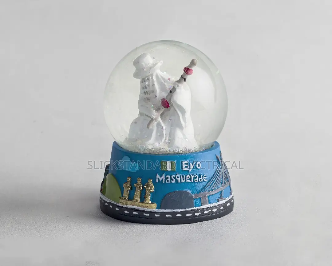 Sculpture Eyo Water Globe