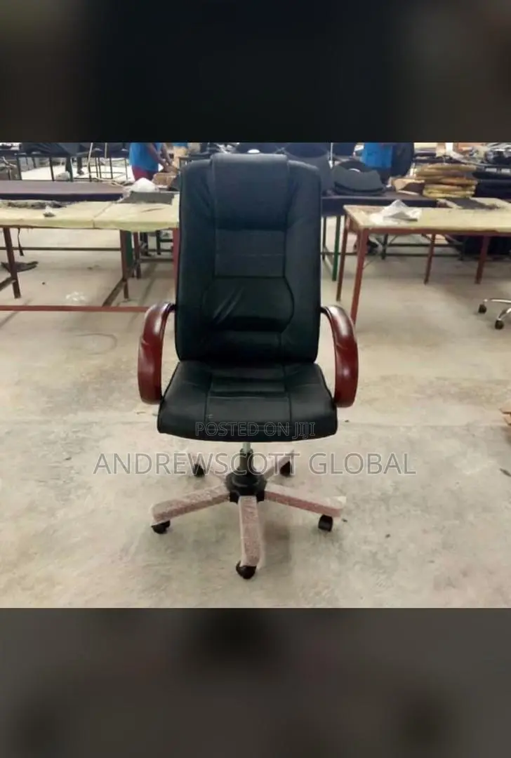 Brand New Executive Chair Stoo3d