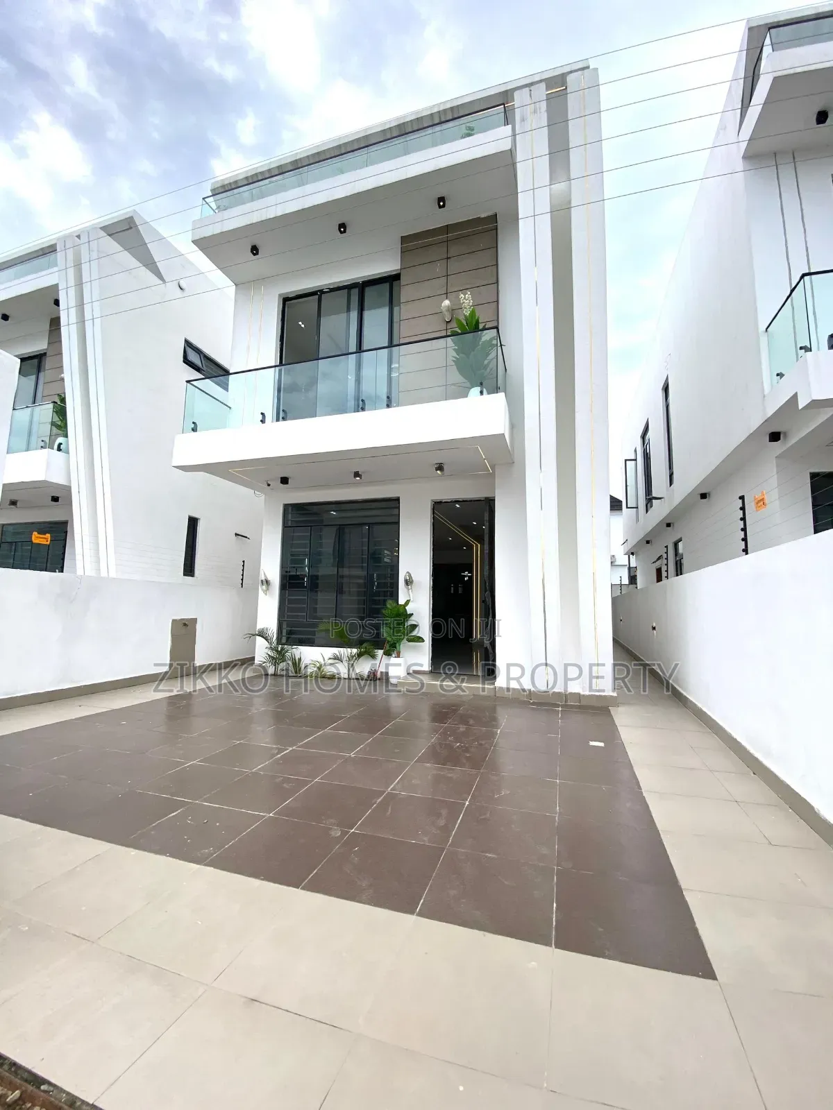 4bdrm Duplex in Orchid Road, Lekki for sale