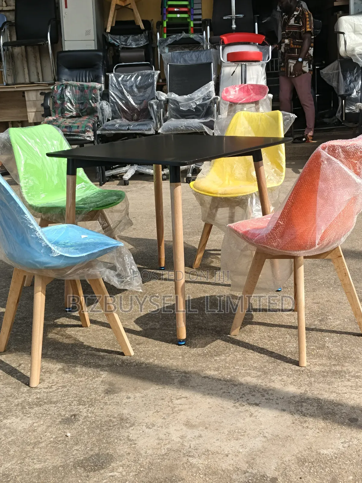 4 Seaters Mini Dining Table And Chair.