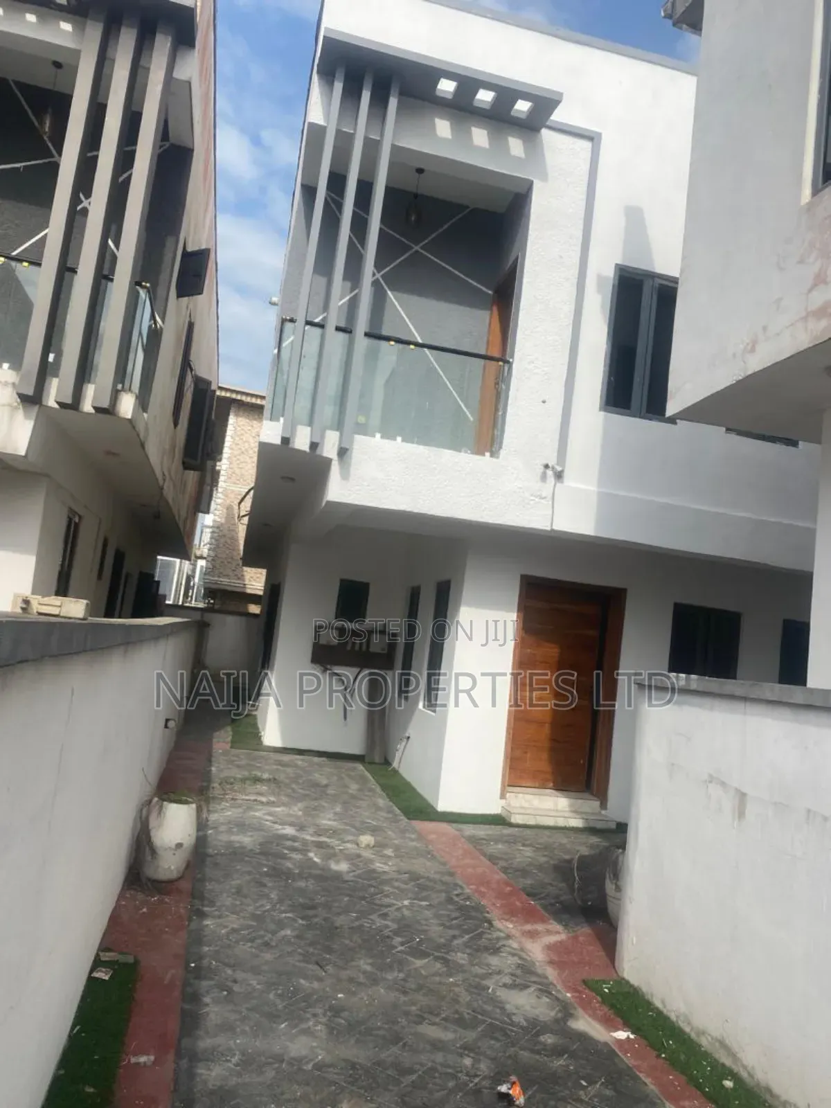 4bdrm Duplex in Ologolo, Lekki for sale