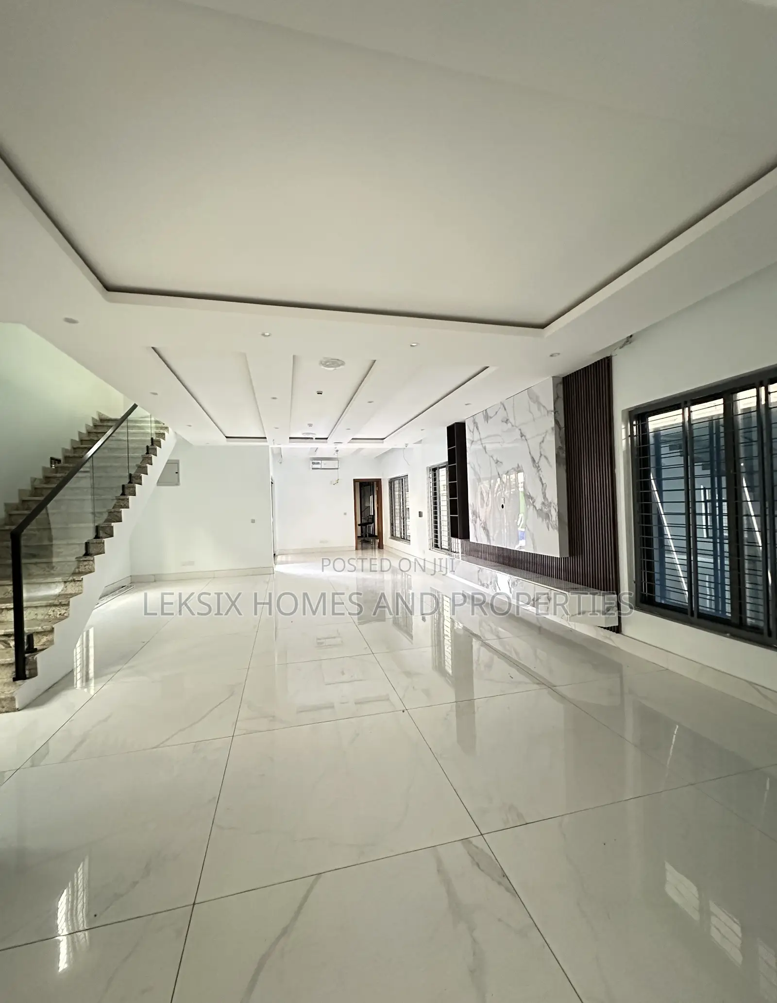 5bdrm Duplex in A Well Serene And, Lekki Phase 1 for sale