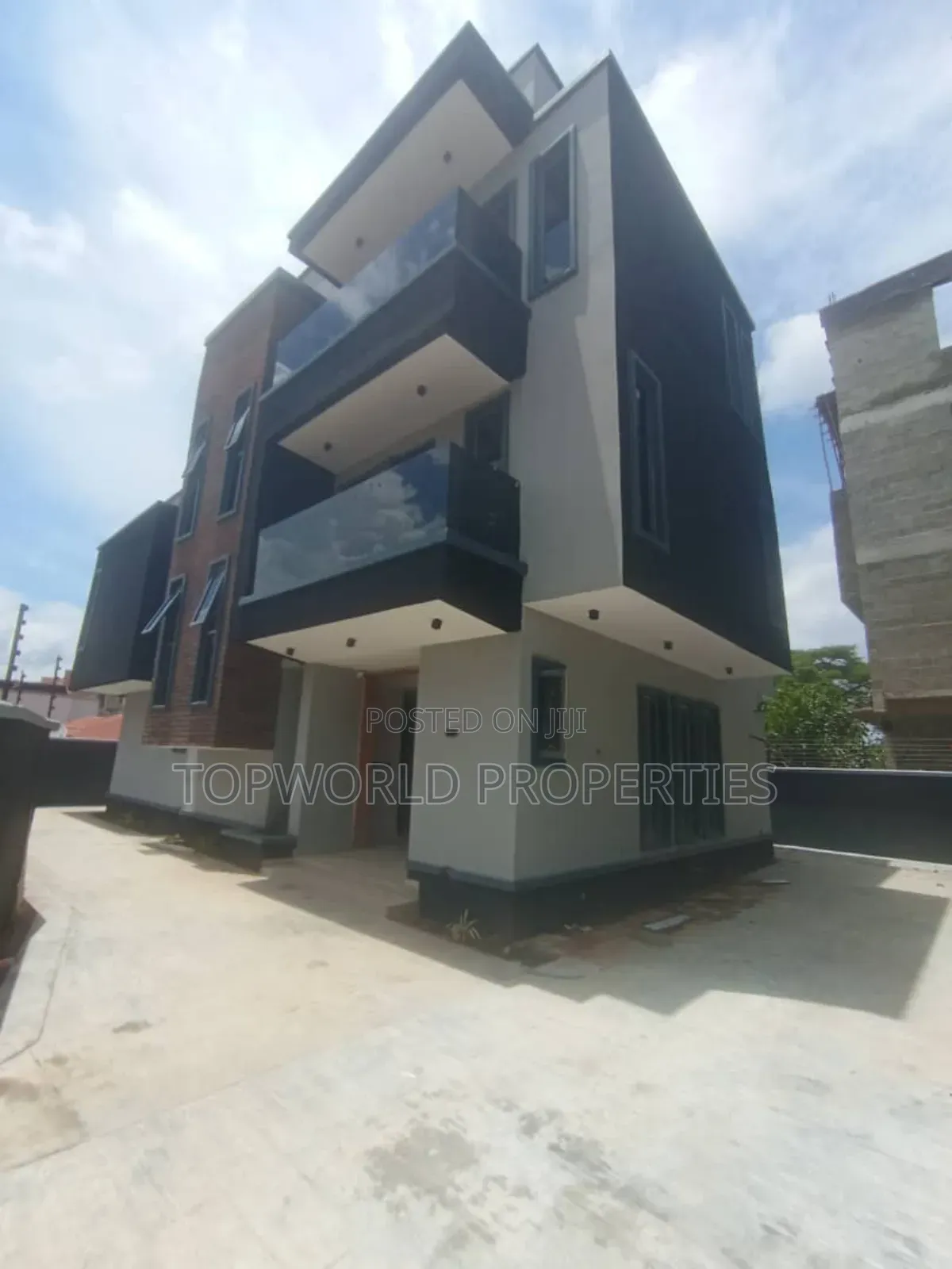 5bdrm Duplex in Ikeja Gra for sale