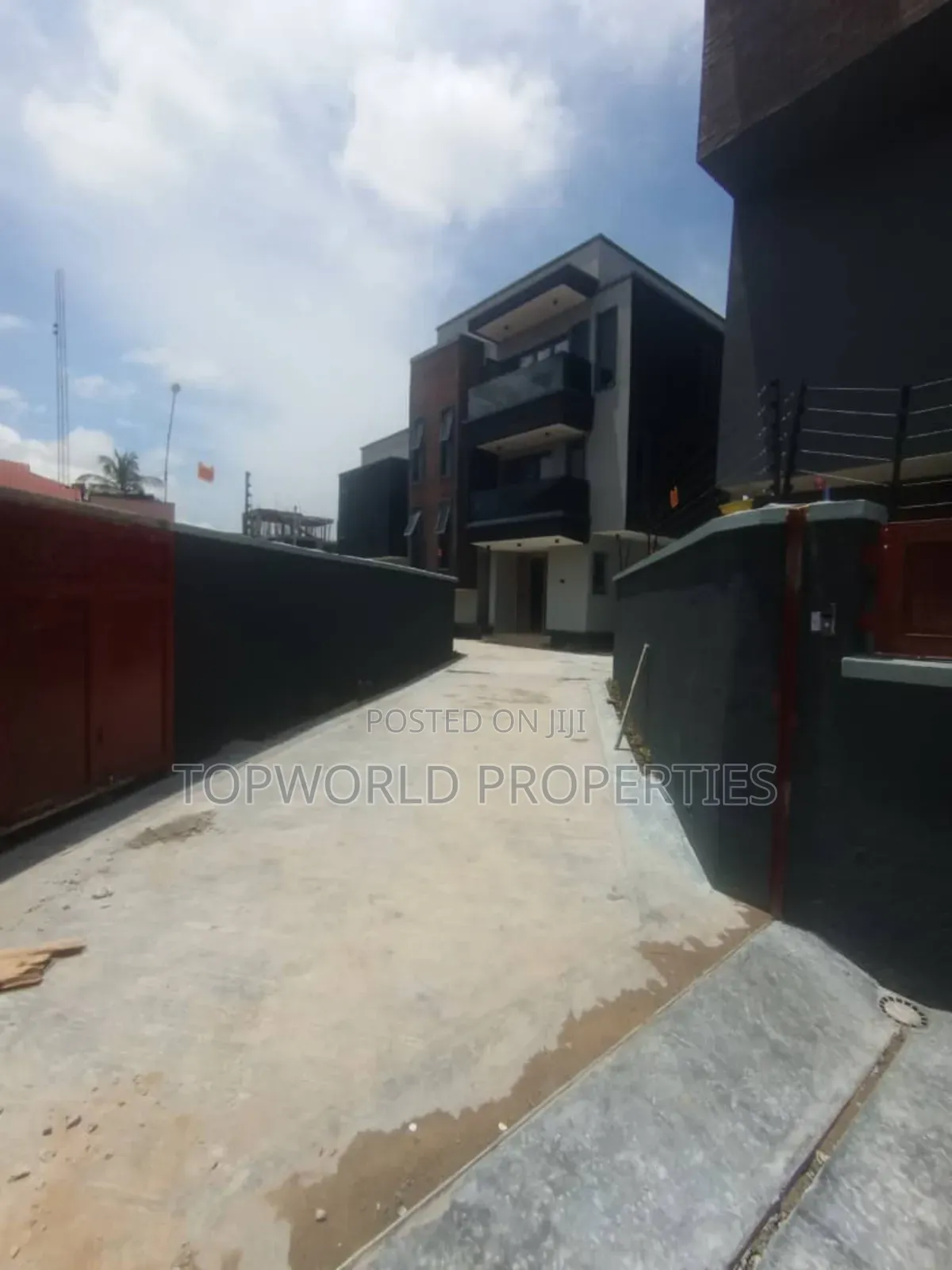 5bdrm Duplex in Ikeja Gra for sale
