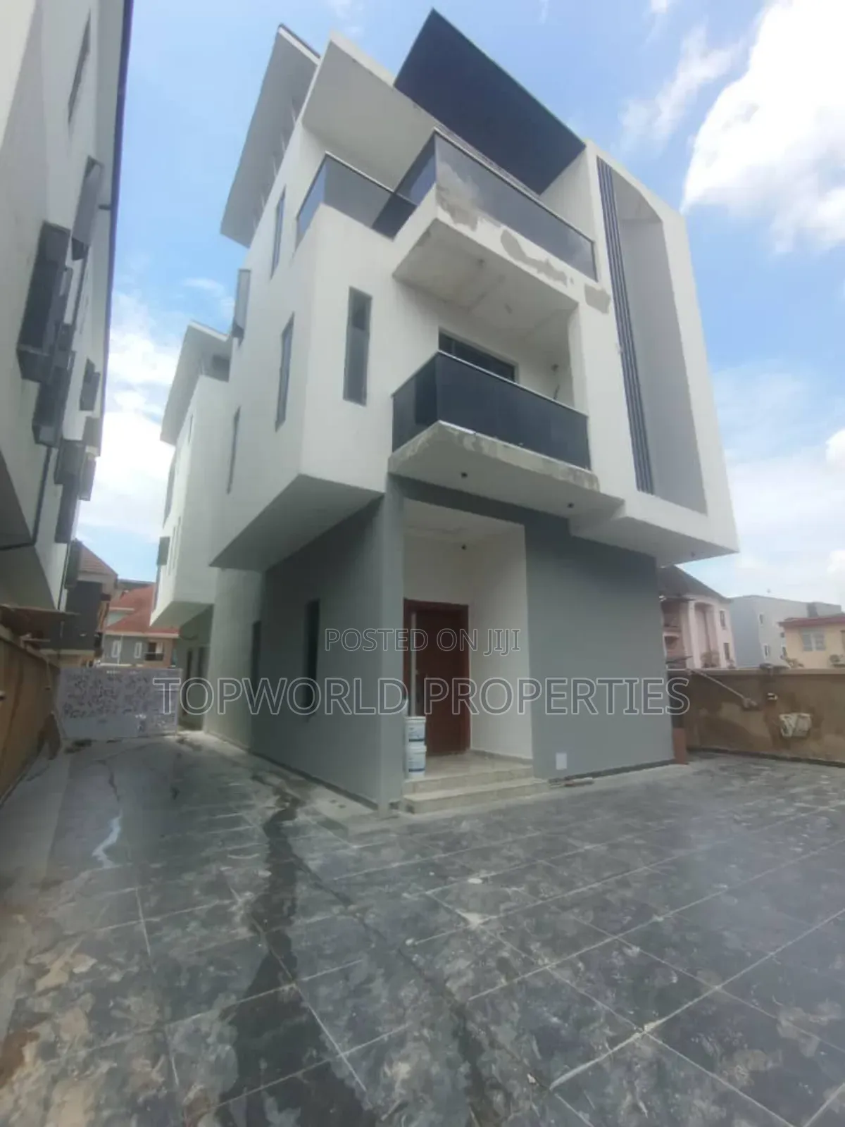 5bdrm Duplex in Ikeja Gra for sale