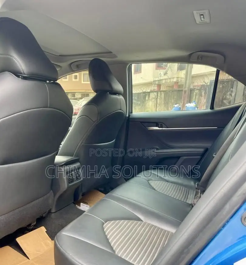 Toyota Camry SE (2.5L 4cyl 8A) 2019 Blue