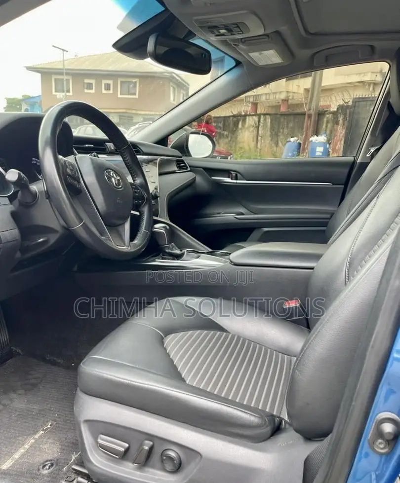 Toyota Camry SE (2.5L 4cyl 8A) 2019 Blue