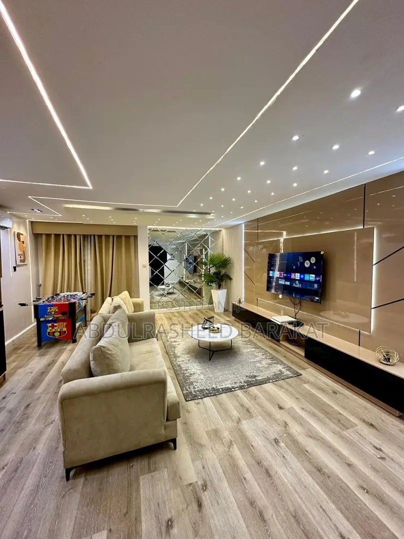 Luxury 1 Bedroom Apartment With Soccer Board