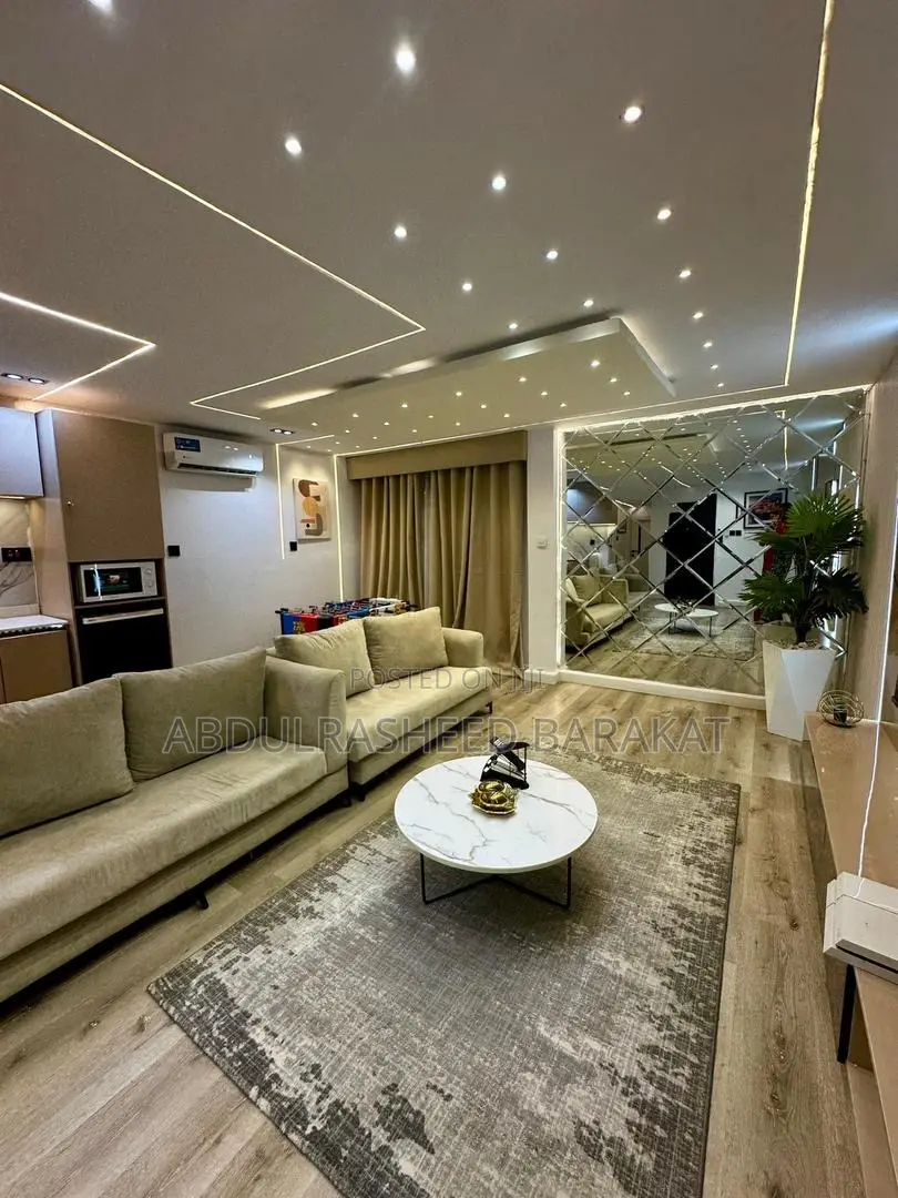 Luxury 1 Bedroom Apartment With Soccer Board