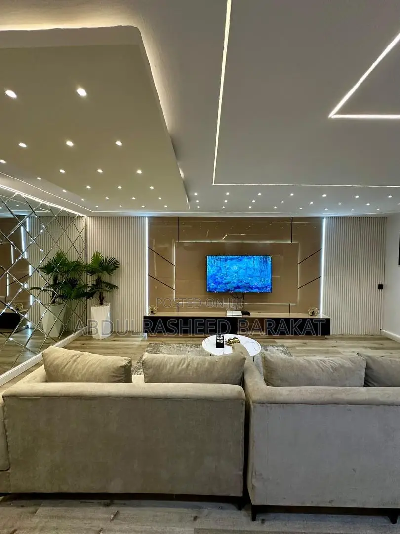 Luxury 1 Bedroom Apartment With Soccer Board
