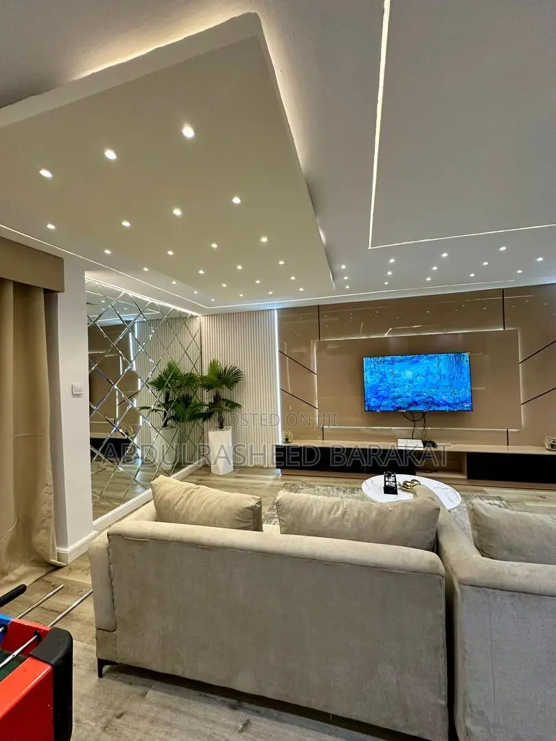 Luxury 1 Bedroom Apartment With Soccer Board