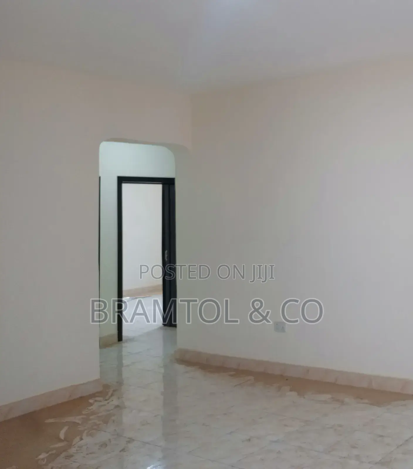 30 SQM Ground Floor Office/Shop in a Nice Busy Plazq