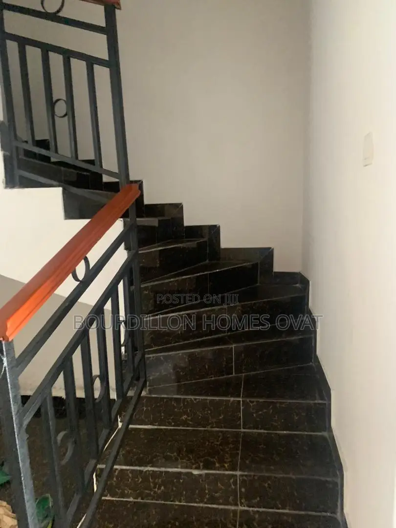 3bdrm Duplex in Lekki County Road for rent