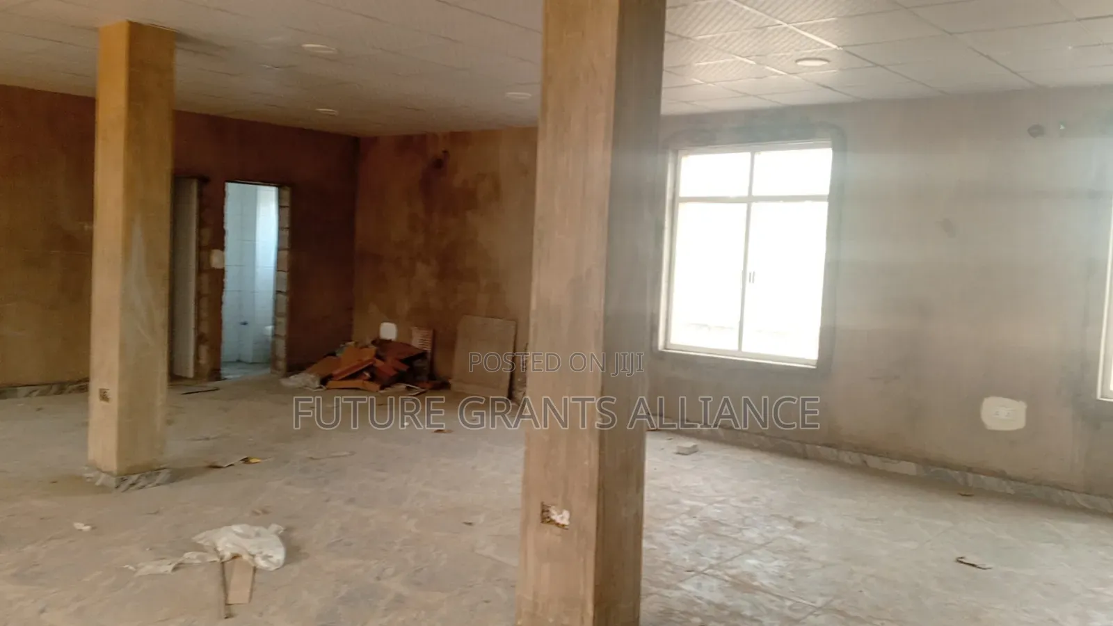 11 Office Spaces in a Commercial for Outright Sales