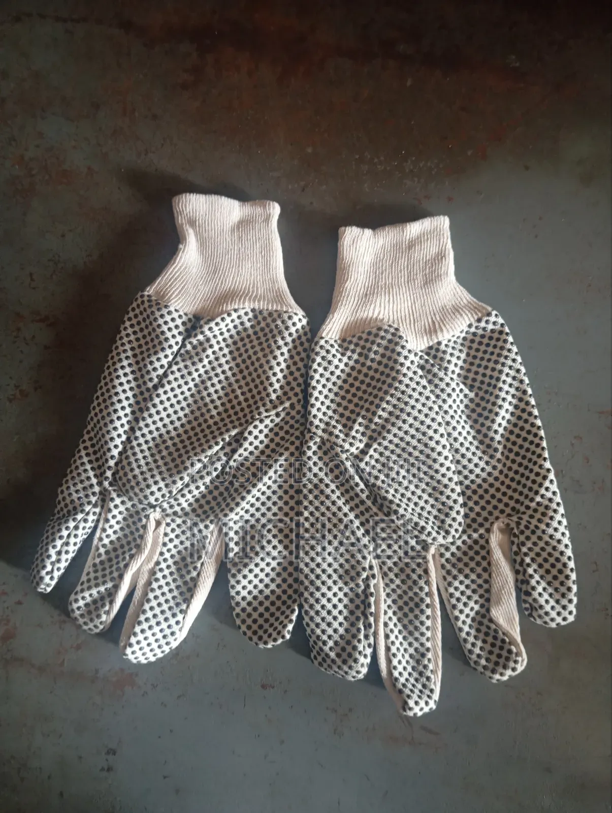 Demac Polka Dotted Hand Gloves