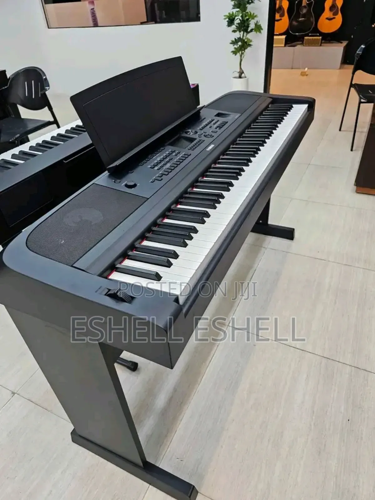 Yamaha Keyboard DGX-670 With Stand and Pedals