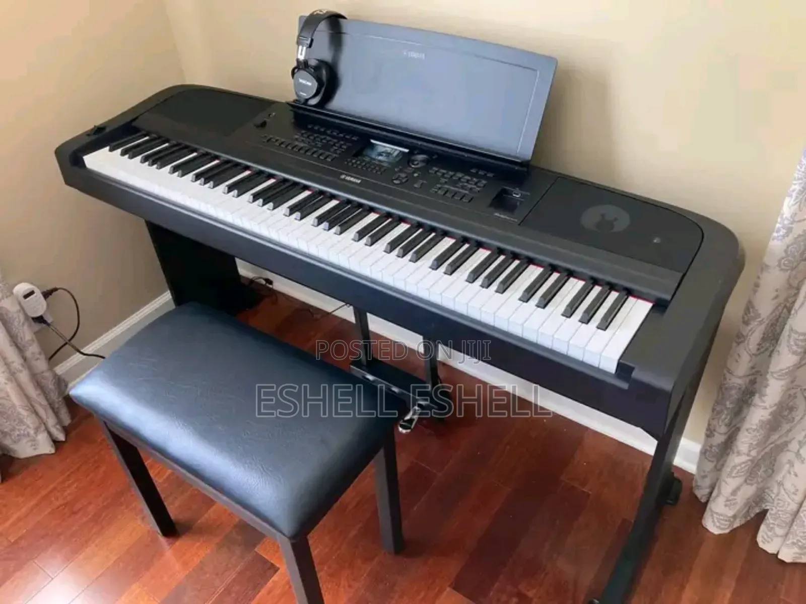 Yamaha Keyboard DGX-670 With Stand and Pedals