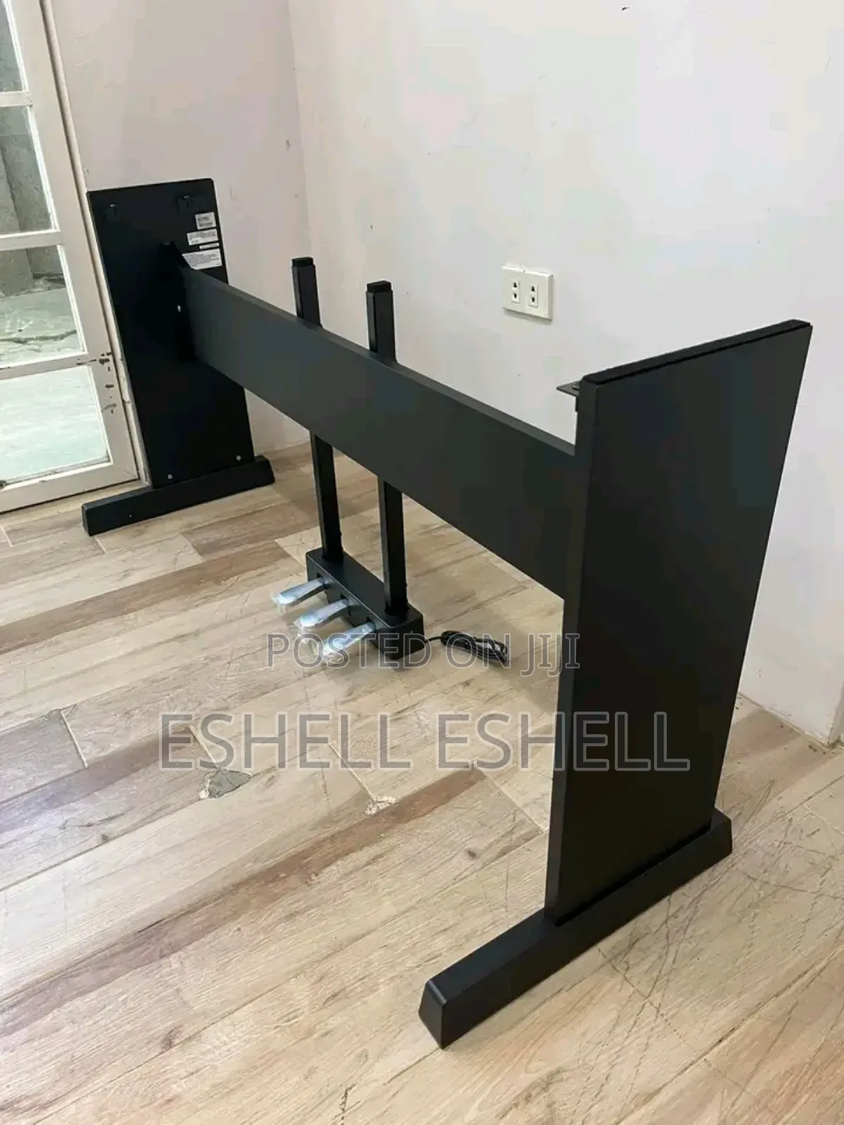 Yamaha Keyboard DGX-670 With Stand and Pedals