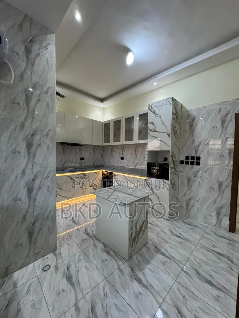 4bdrm Duplex in Ikeja for sale