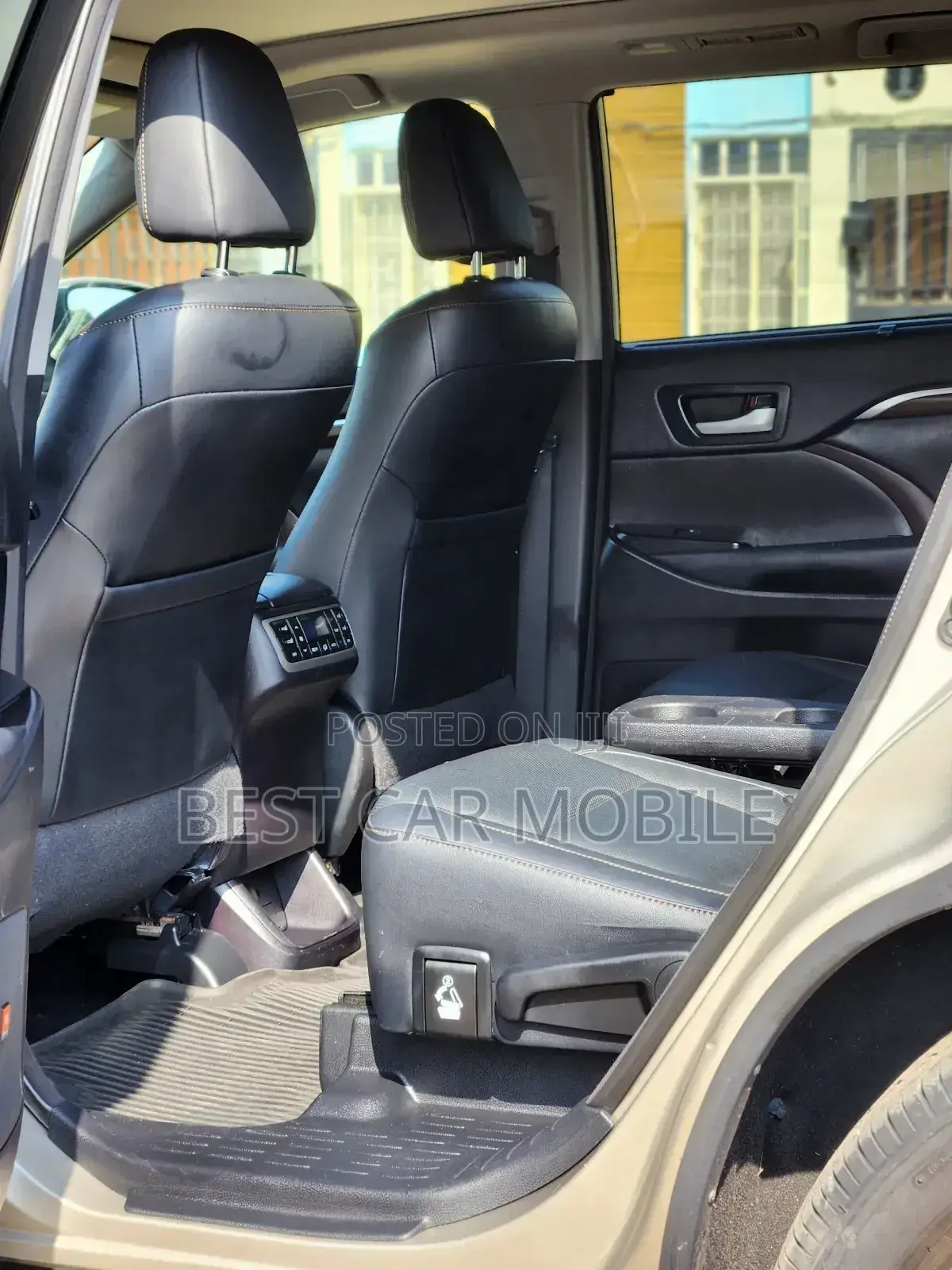 Toyota Highlander Limited 4x2 V6 (3.5L 6cyl 8A) 2018 Gold