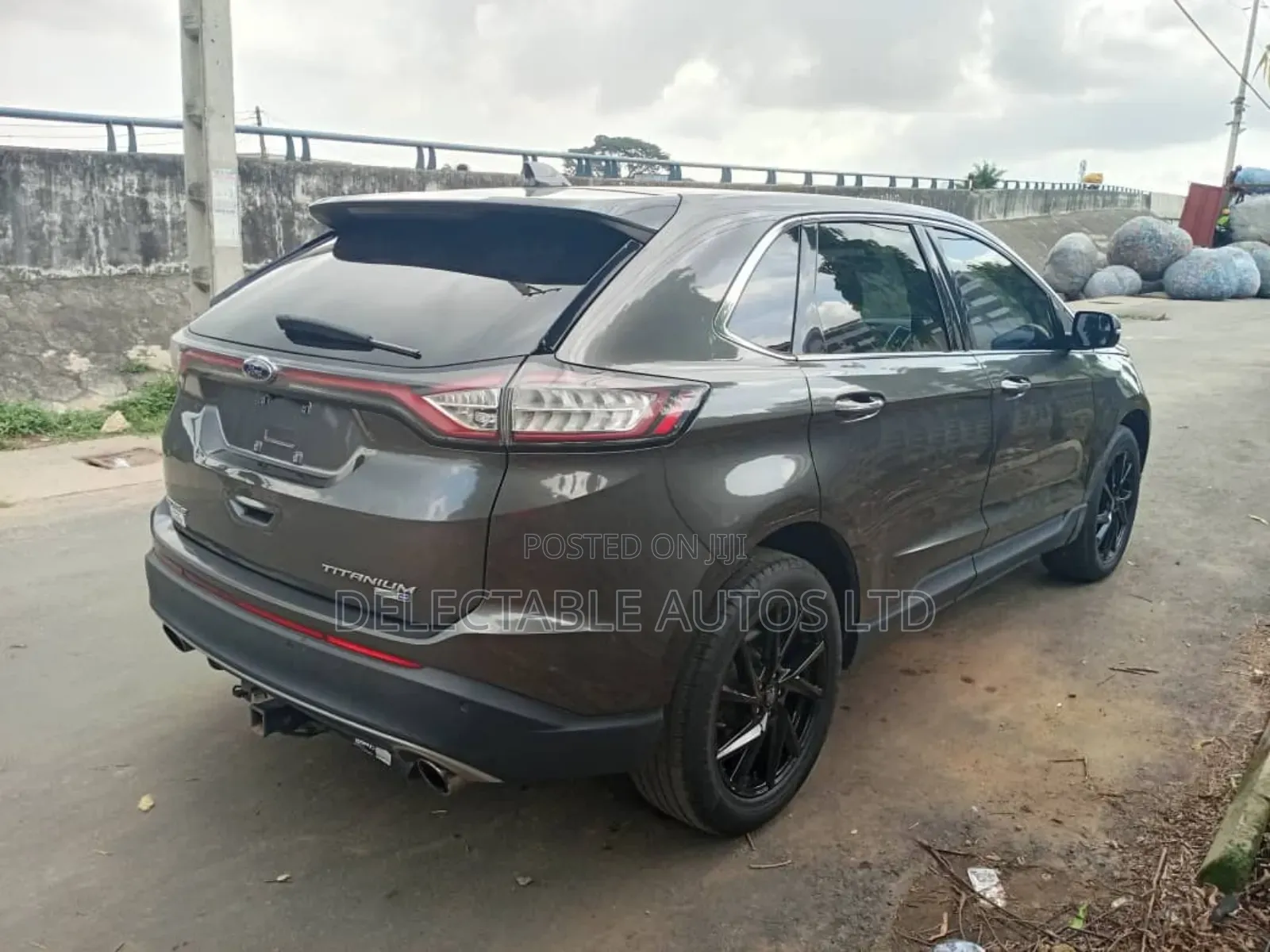 Ford Edge Titanium 4dr AWD 2017 Gray