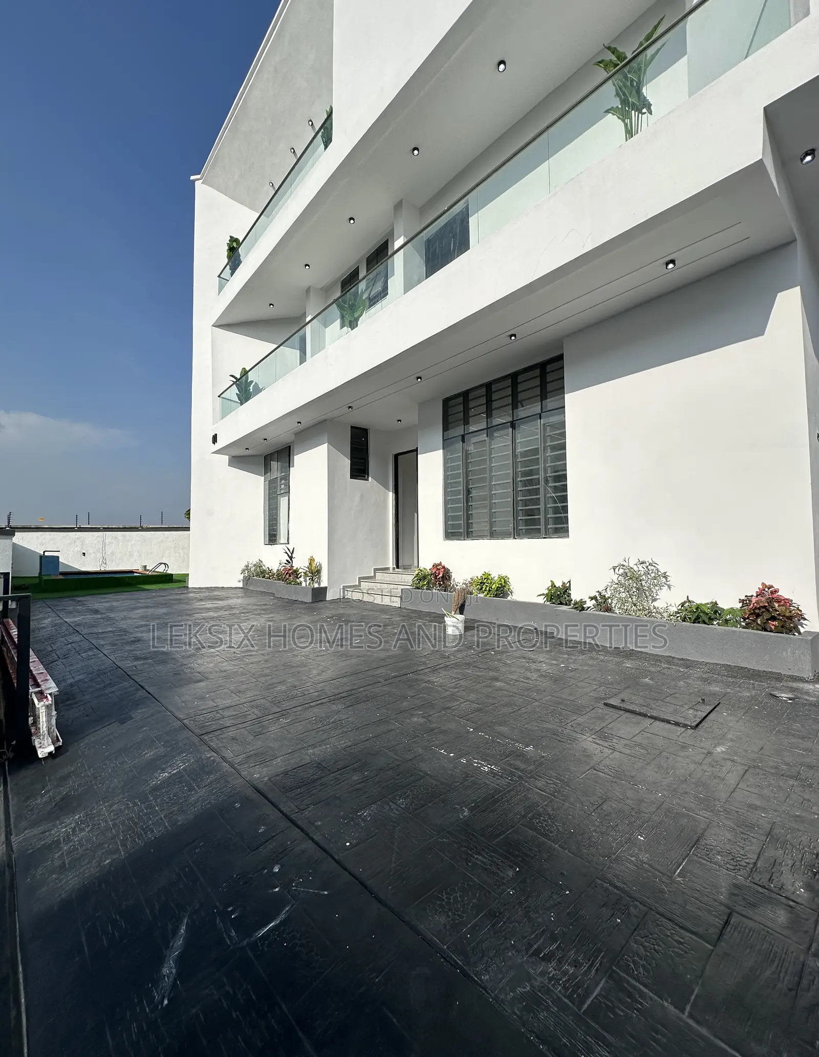 5bdrm Duplex in A Well Secured, Chevron for sale