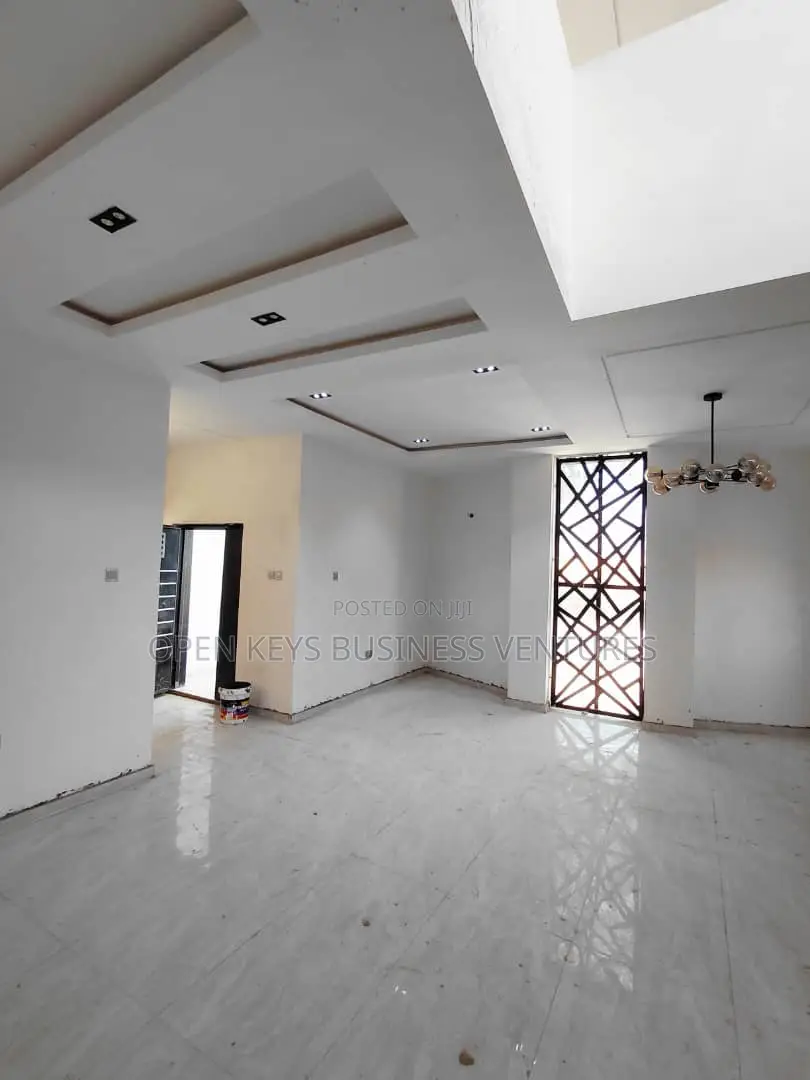 Furnished 4bdrm Duplex in Alalubosa for sale