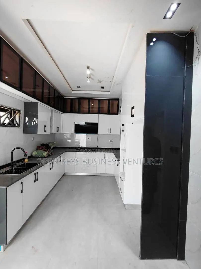 Furnished 4bdrm Duplex in Alalubosa for sale