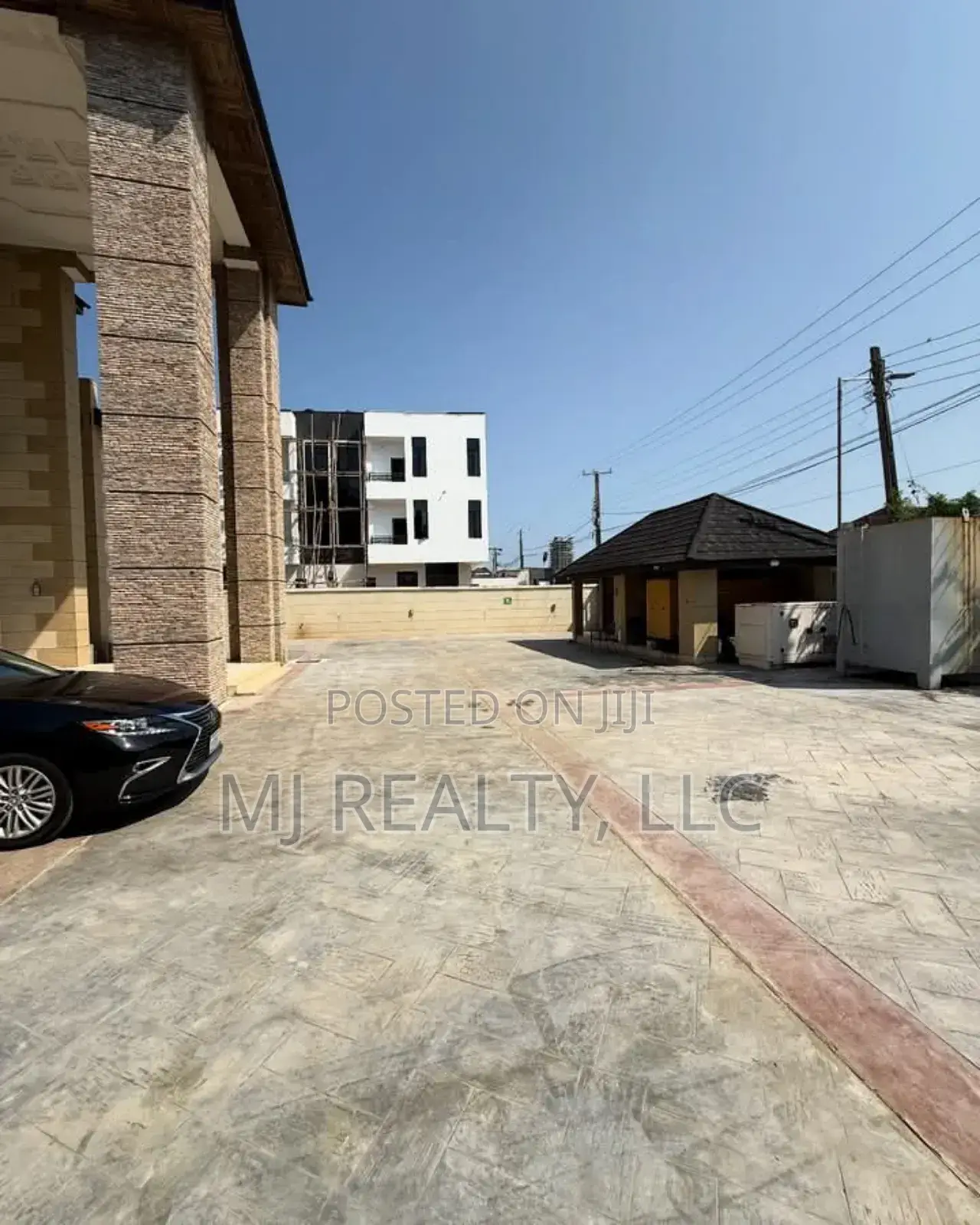 Fully Furnished 16 Rooms Guest House at Oniru, Vi