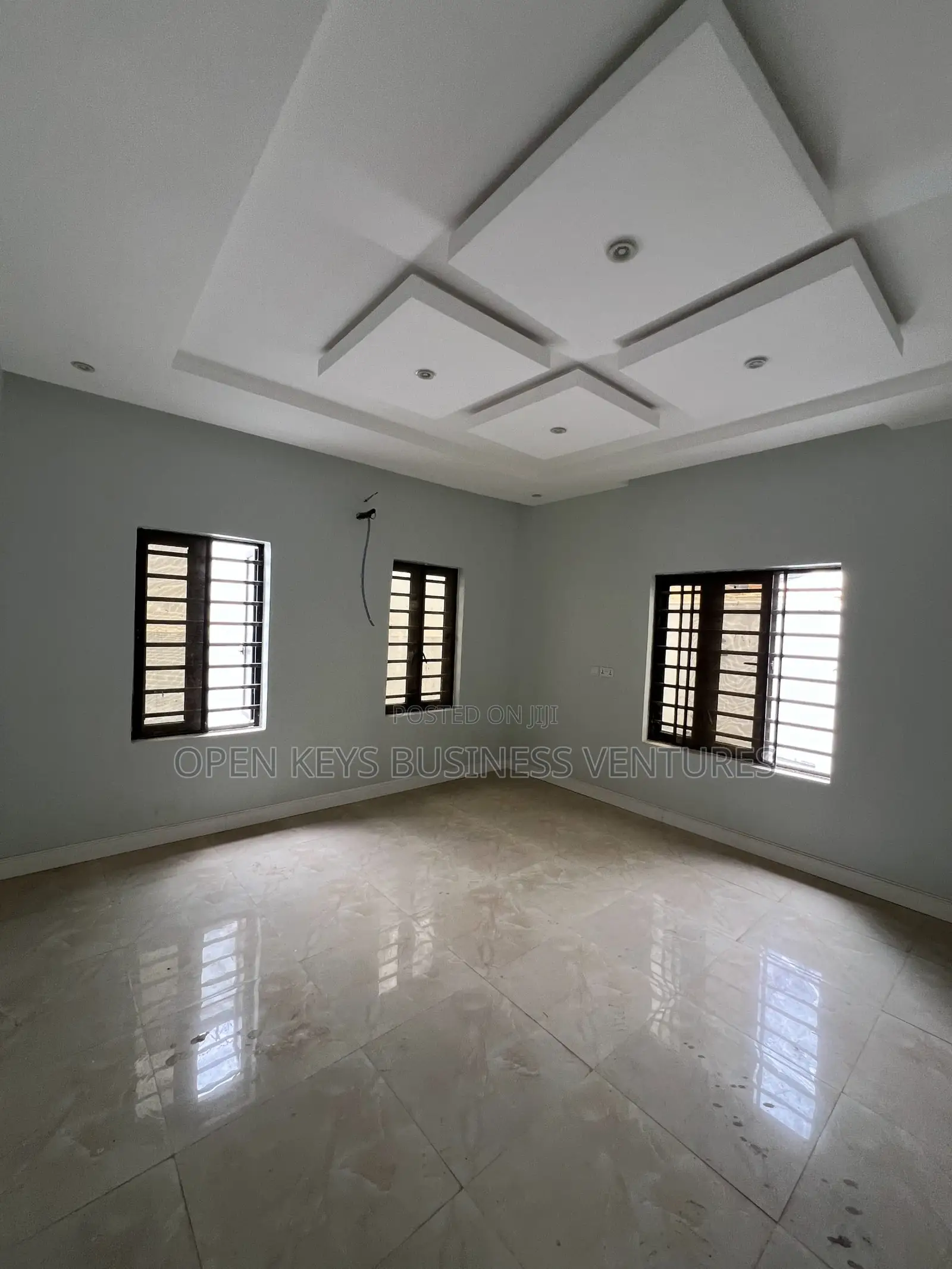 Furnished 5bdrm Bungalow in Aiyegoro, Akobo for sale