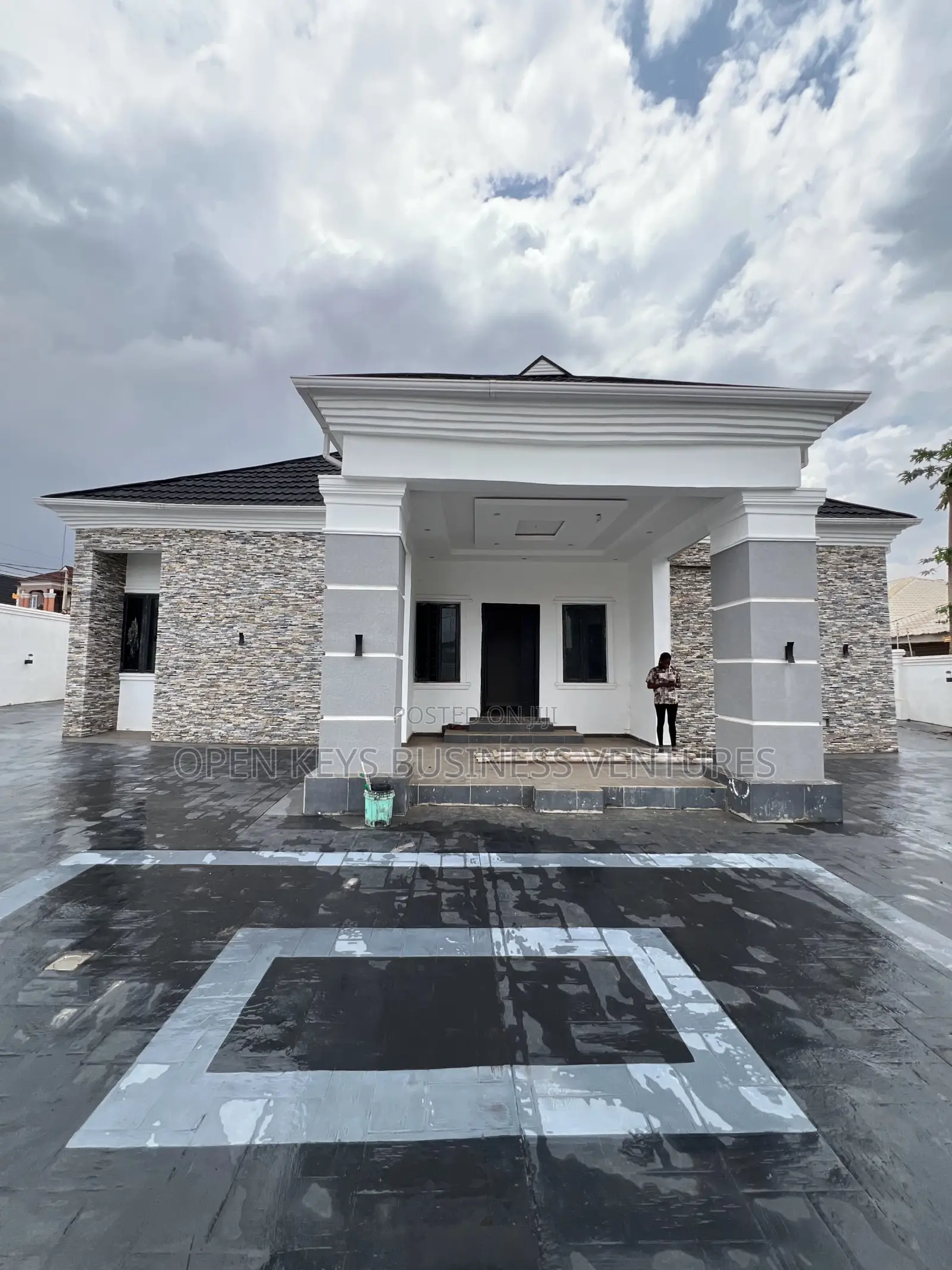 Furnished 5bdrm Bungalow in Aiyegoro, Akobo for sale