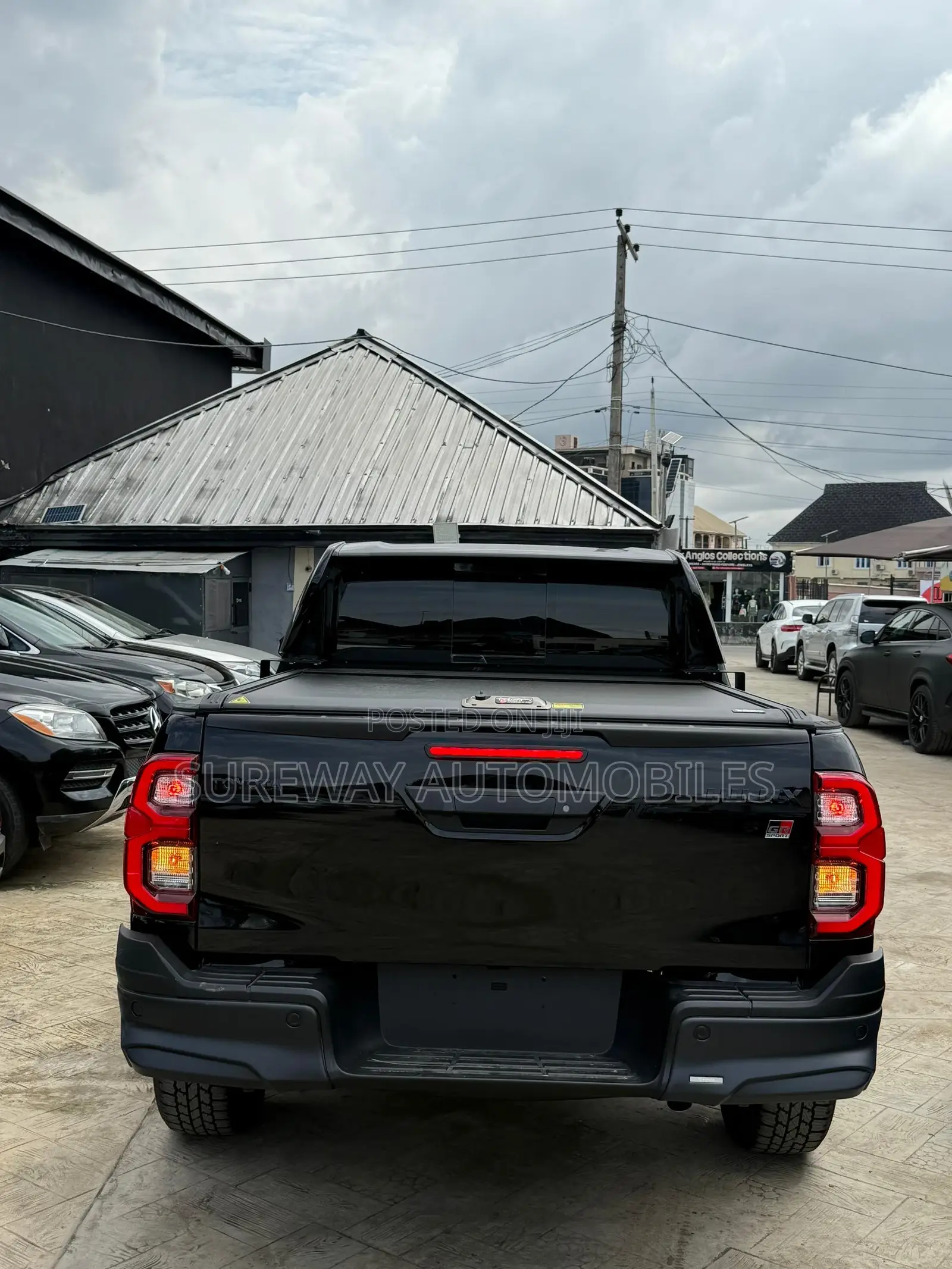 New Toyota Hilux 2025 Black