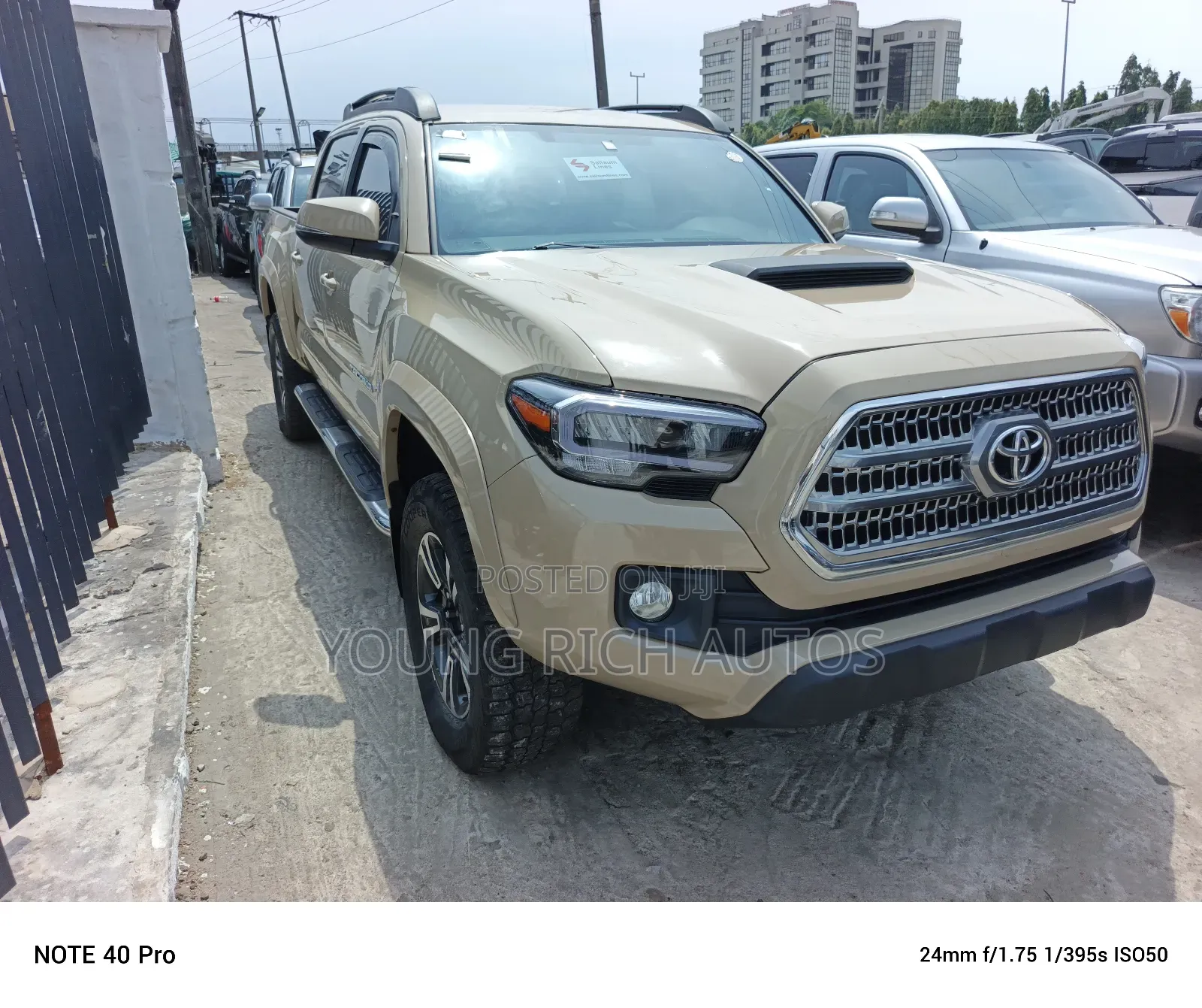 Toyota Tacoma 2017 Gold