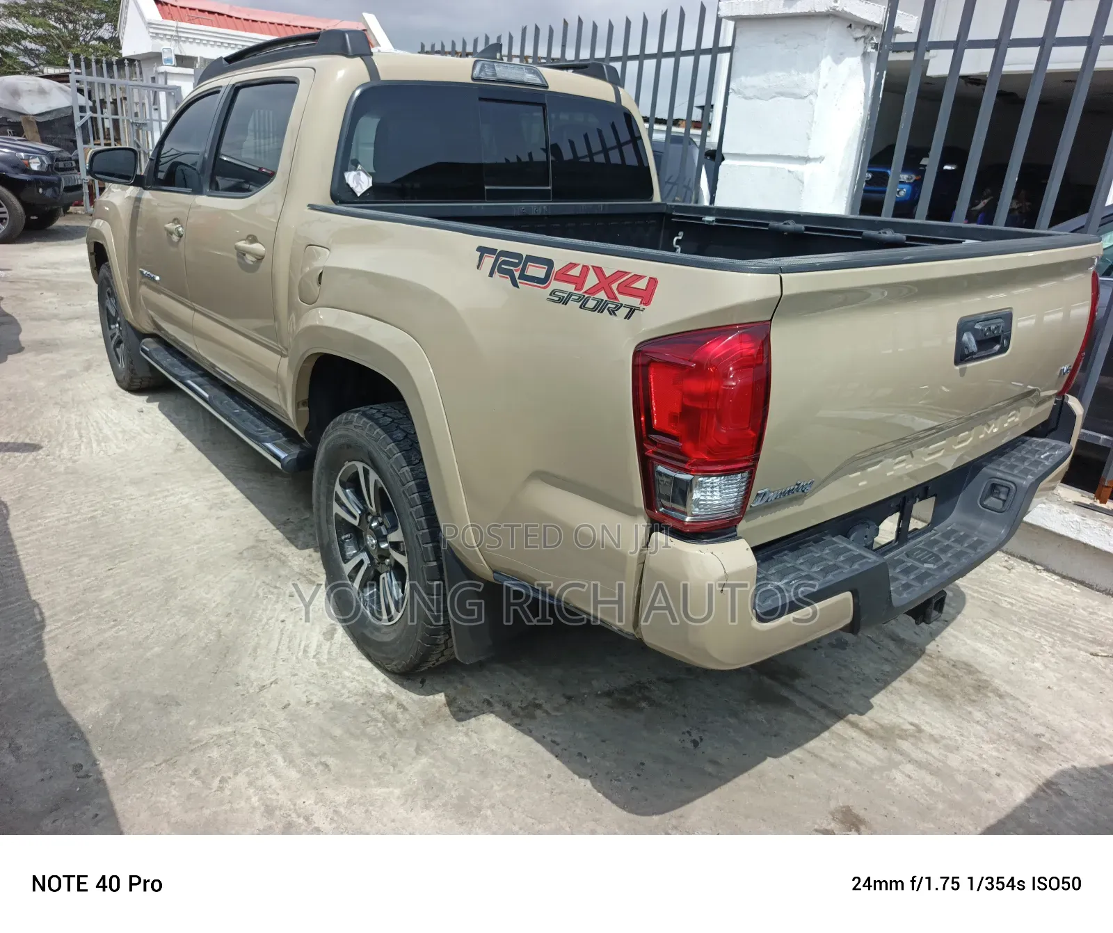 Toyota Tacoma 2017 Gold